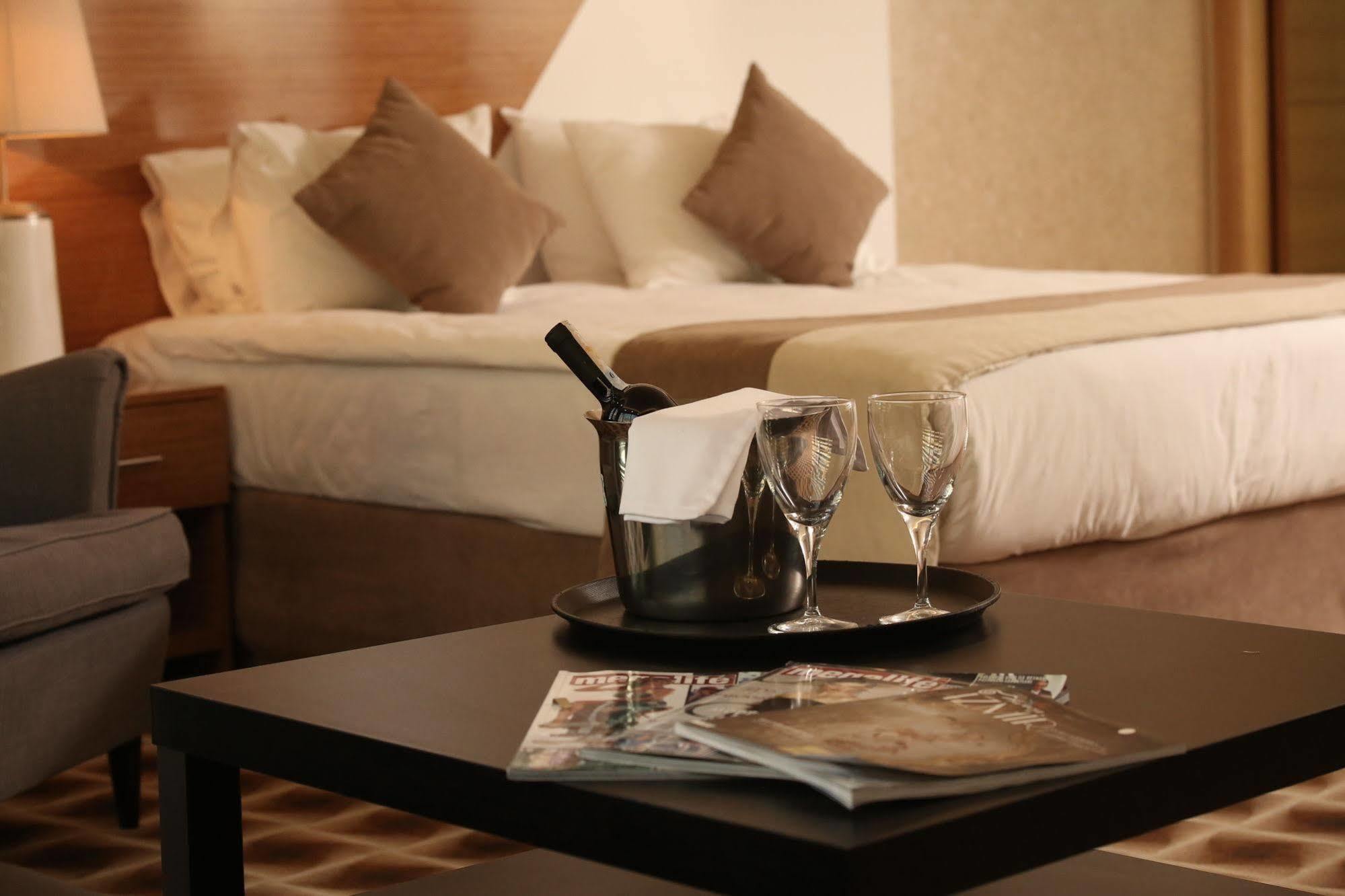 Way Hotel İzmir Buitenkant foto