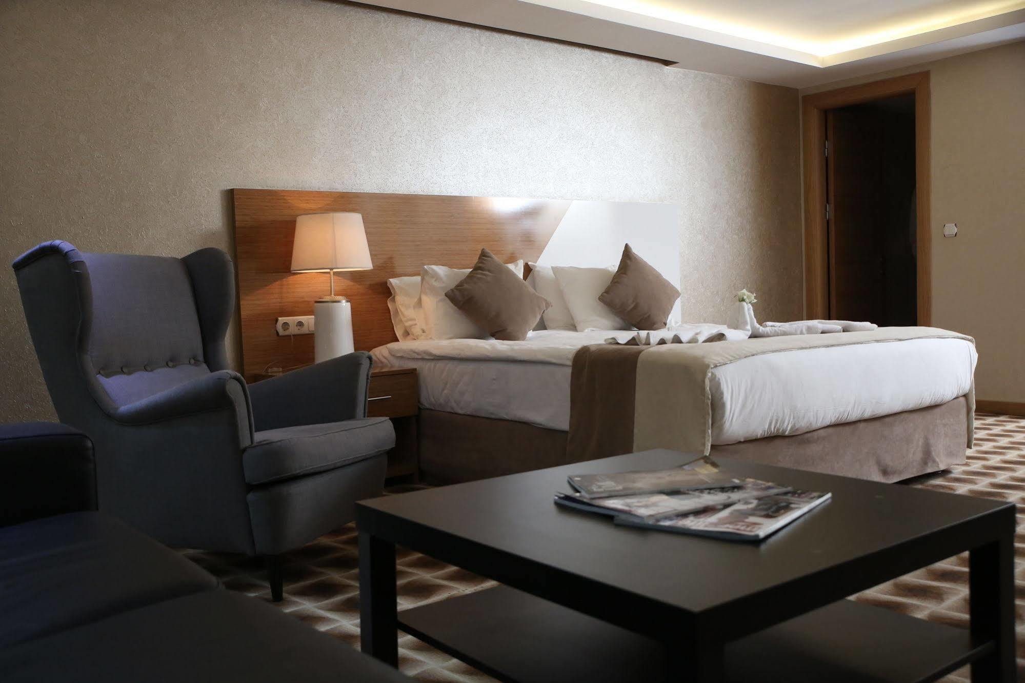Way Hotel İzmir Buitenkant foto